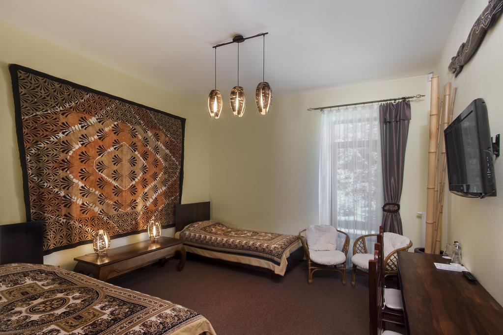 Palac Nieznanice Zabytek Goscinny Ze Spa الغرفة الصورة