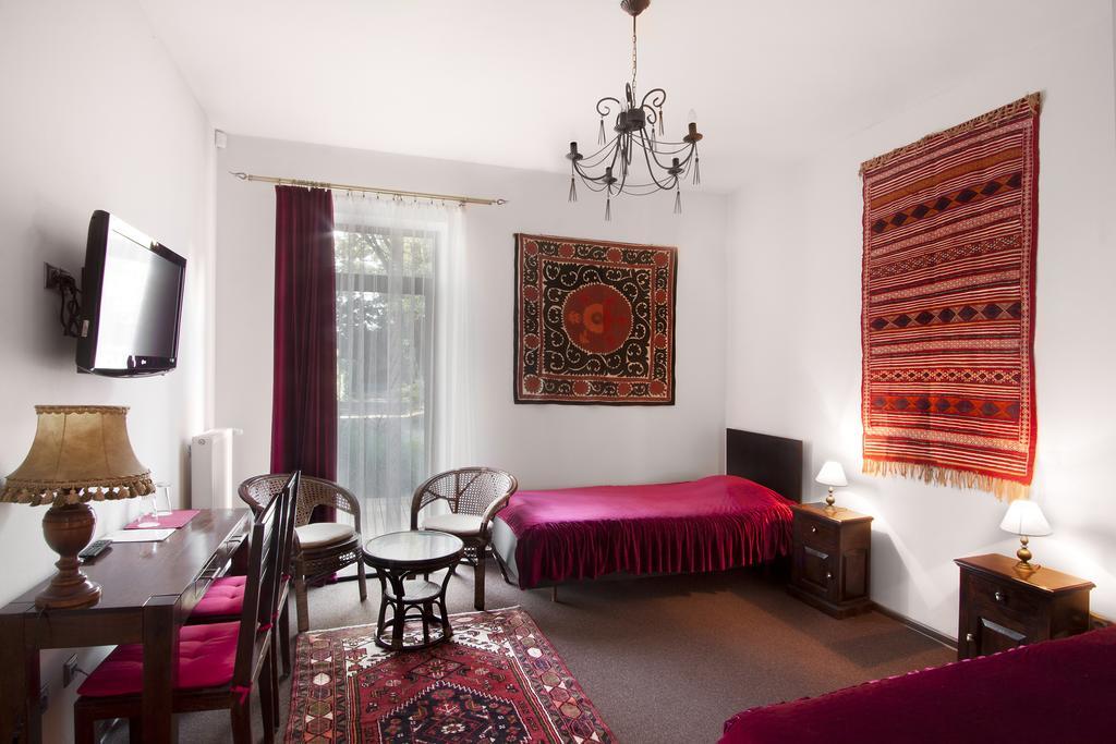Palac Nieznanice Zabytek Goscinny Ze Spa الغرفة الصورة
