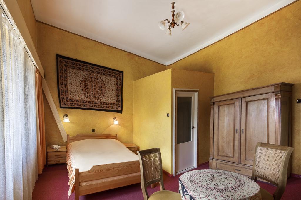 Palac Nieznanice Zabytek Goscinny Ze Spa المظهر الخارجي الصورة