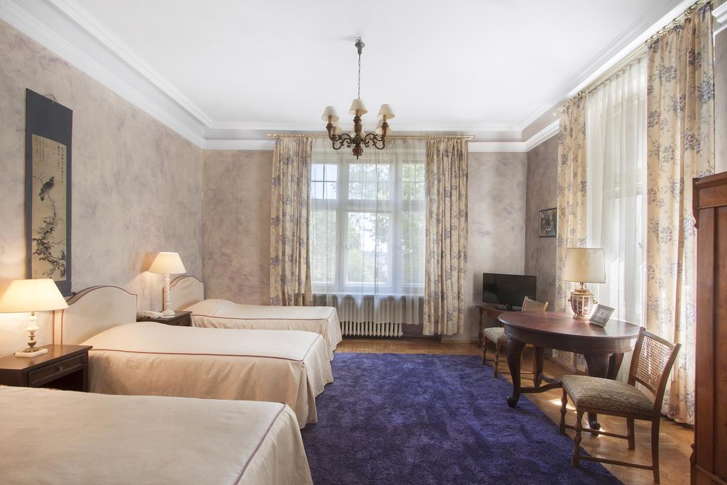 Palac Nieznanice Zabytek Goscinny Ze Spa الغرفة الصورة