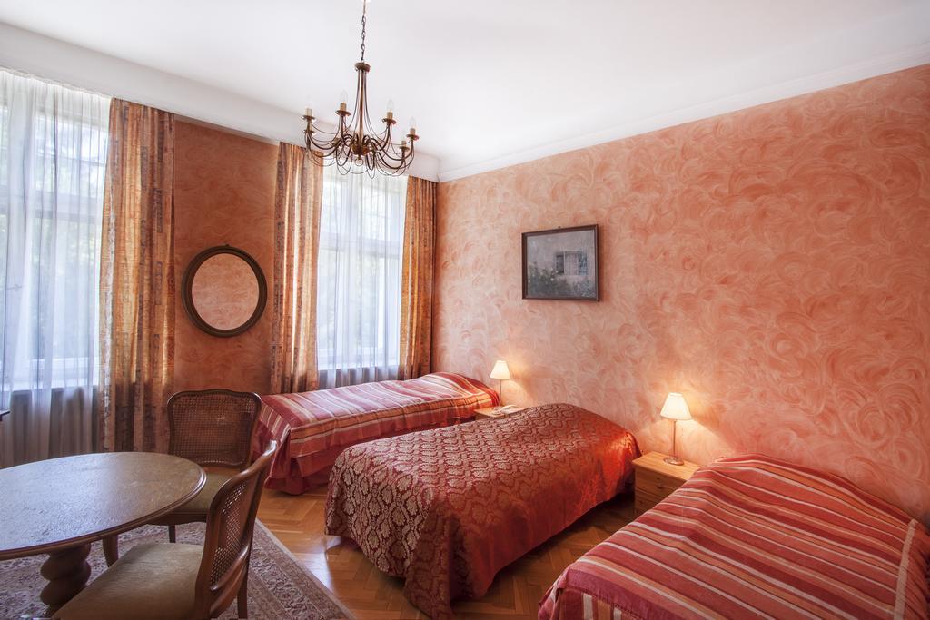 Palac Nieznanice Zabytek Goscinny Ze Spa الغرفة الصورة